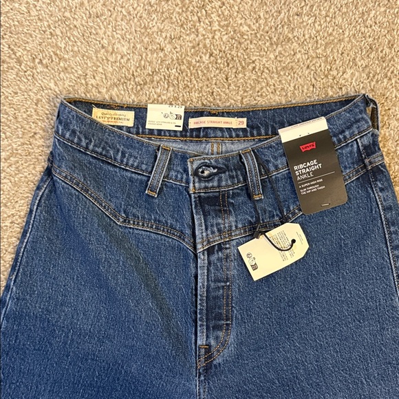 Levi’s Ribcage Western Yoke Women’s Jeans - Picture 3 of 8